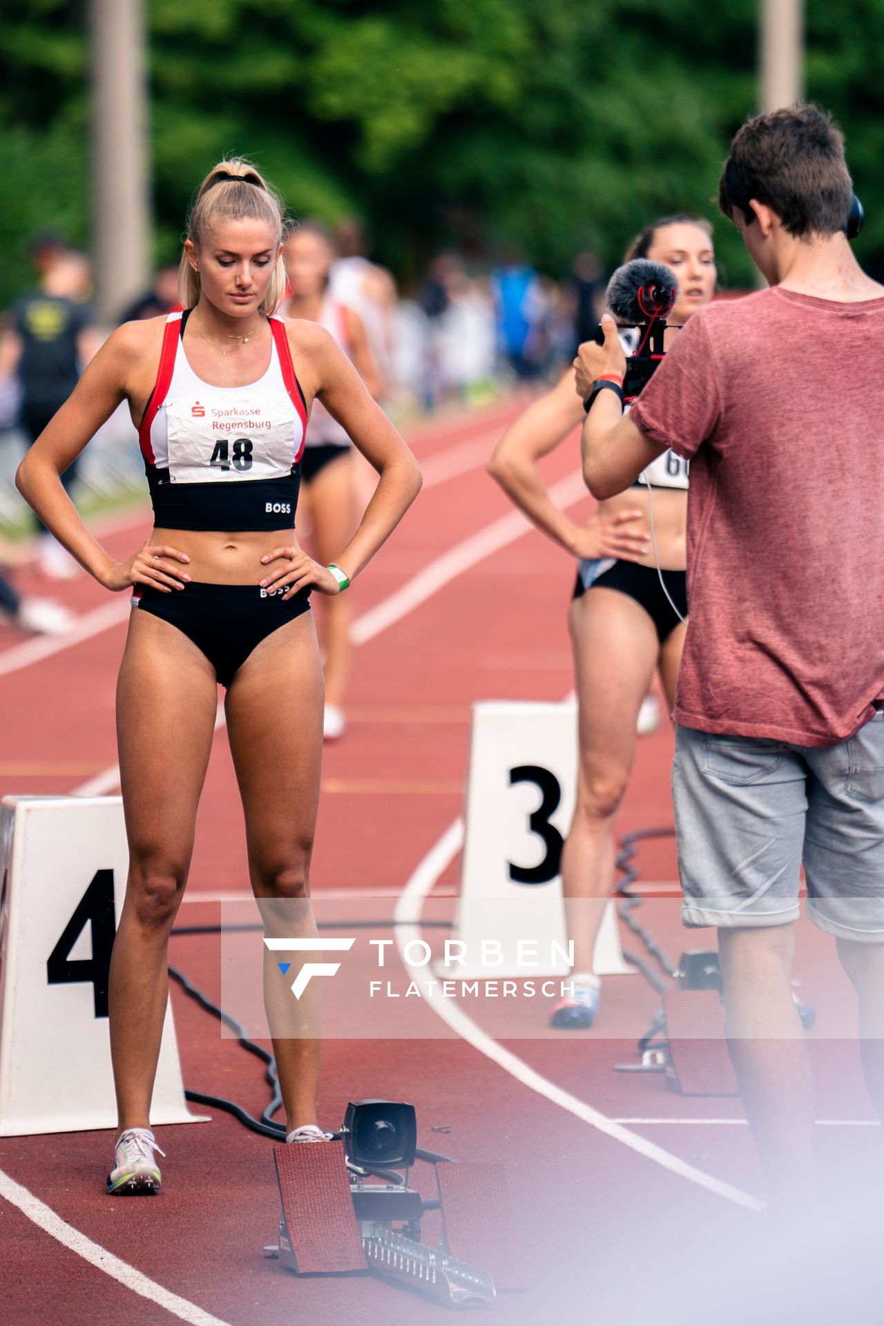 Alica Schmidt (SCC Berlin) am 200m Start am 04.06.2022 waehrend der Sparkassen Gala in Regensburg